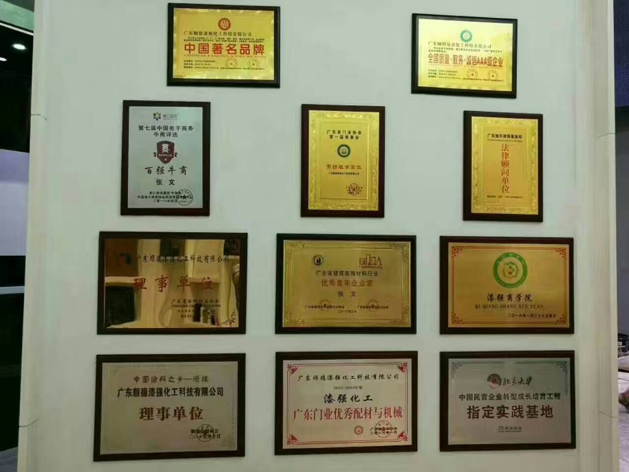 小蝌蚪视频下载污小蝌蚪视频黄漆展厅一角