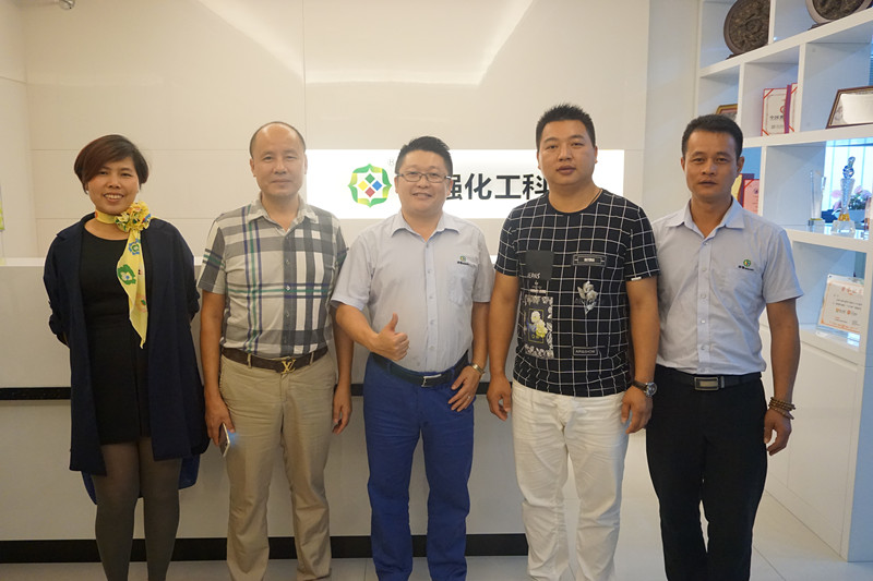 小蝌蚪视频下载污化工张总和湖南商会小蝌蚪视频黄协会李会长一行人合影