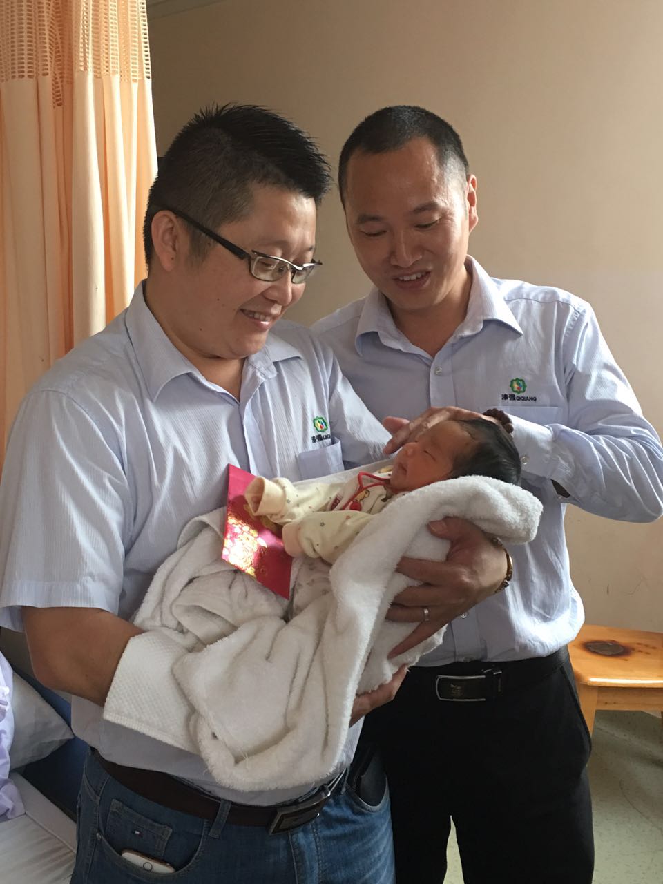 小蝌蚪视频下载污化工总经理张文探望员工
