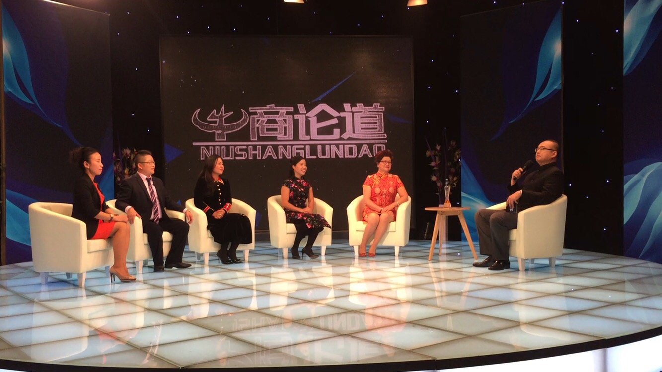 小蝌蚪视频下载污化工总经理张文与各位专家 节目录制现场
